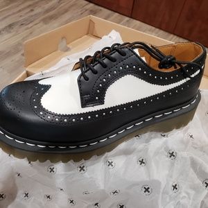Dr. Martens Brogue